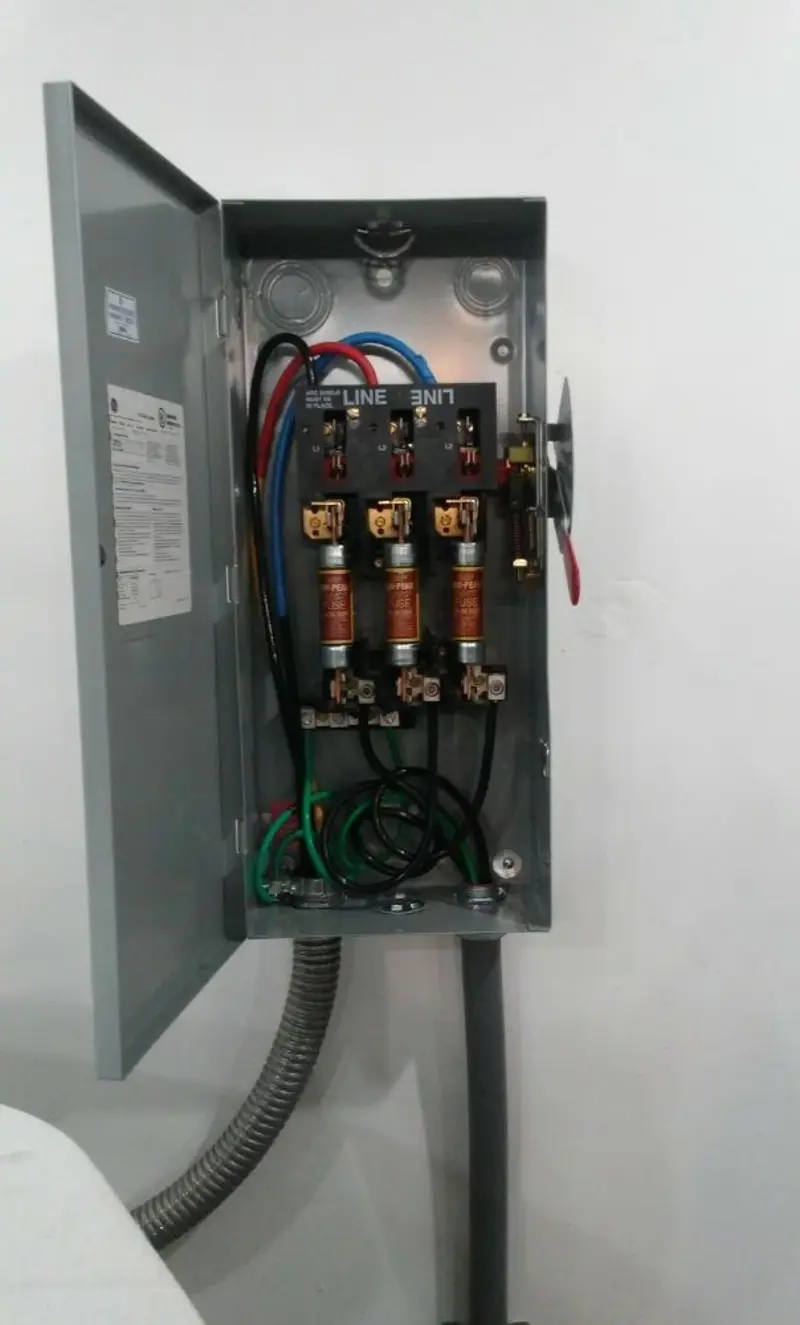 Three-phase disconnect switch installed for Electrical Wiring & Rewiring in Hillsboro